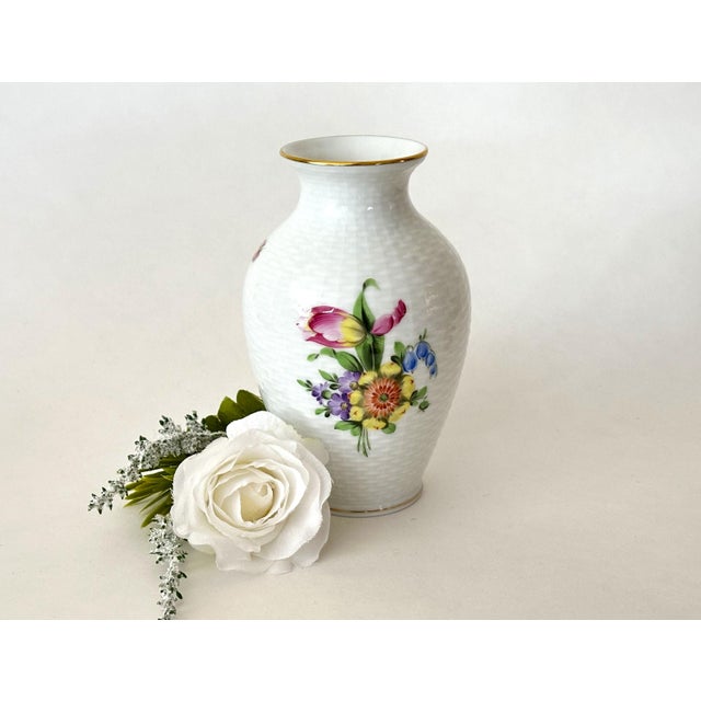 2000 - 2009 1980s Herend Printemps Hand-Painted Floral Bouquet Small Vase For Sale - Image 5 of 7