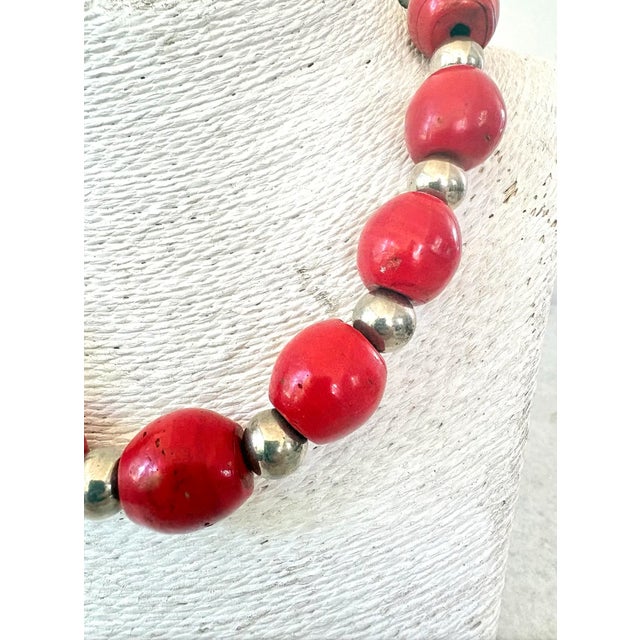 Sherpa Glass Coral and Silver Beaded Necklace For Sale - Image 4 of 4