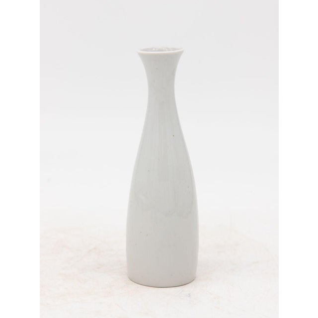 2000 - 2009 Collection of Three White Single Bud Vases, French Early 21st C. For Sale - Image 5 of 7