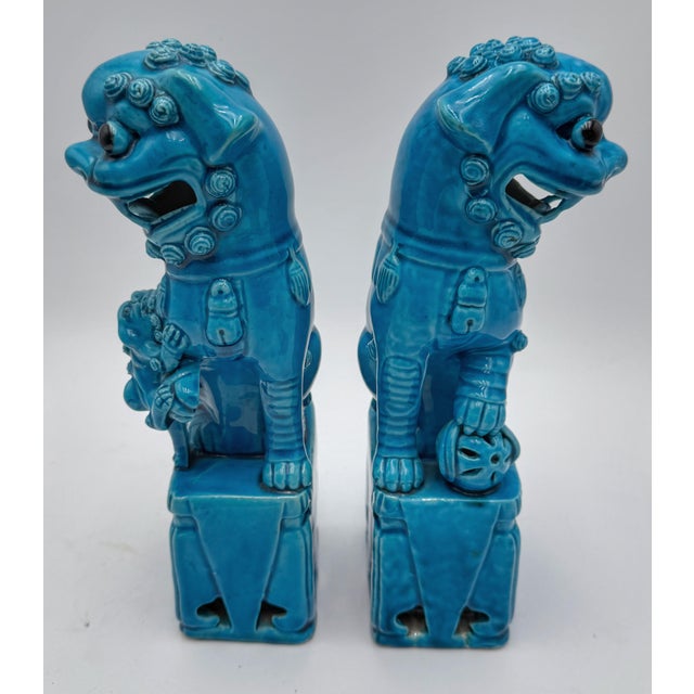Chinese Pair of Turquoise Glazed Chinese Guardian Lions (Fu Dogs), Late 20th Century For Sale - Image 3 of 9