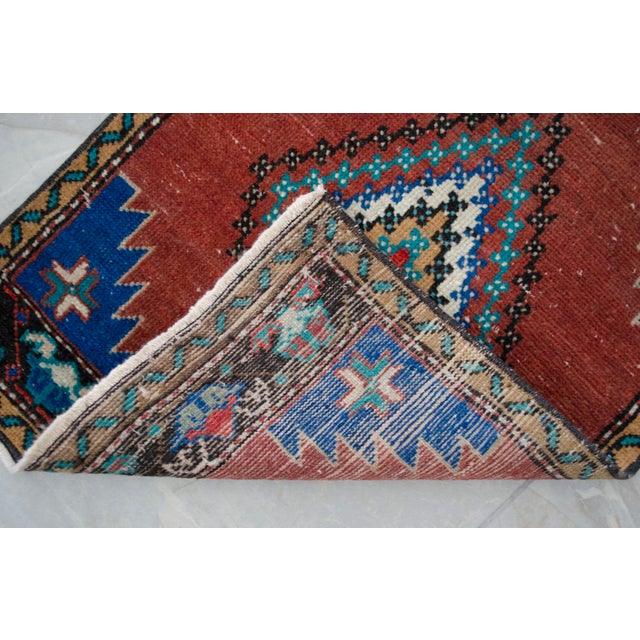 Elegant Small Turkish Rug, 1970s Hand Made Bath Mat Kitchen Decor, Entry Mat - 20″ X 40″ For Sale - Image 10 of 11