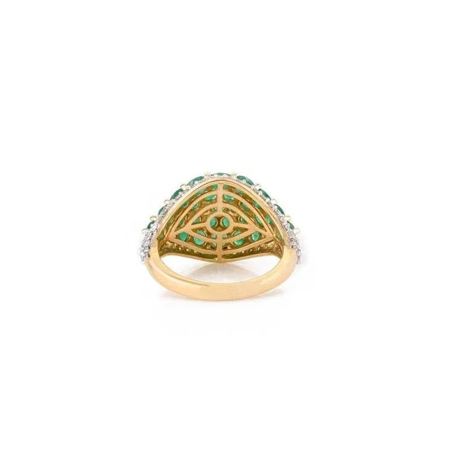 3.6 Ctw Emerald Cluster Dome Ring in 18k Gold Size 7 For Sale - Image 9 of 10