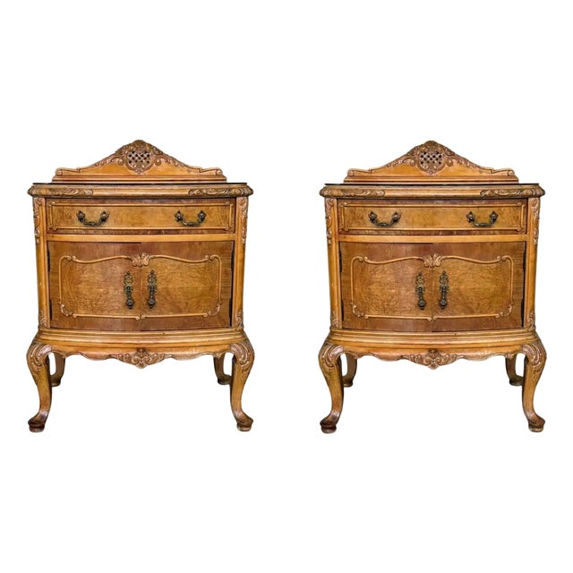 Early 20th Italian Bedside Tables in Light Oak with Two Doors, 1920, Set of 2 For Sale