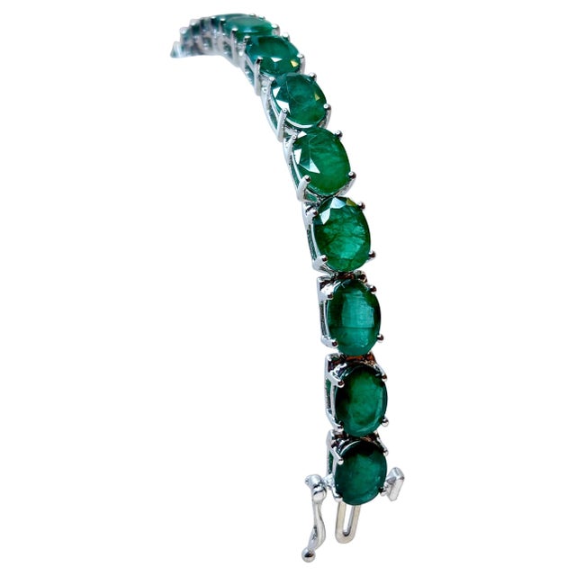 New - made in 2026 27ct natural Zambian oval cut Emeralds Each emerald is 6x8 / 1.25 ct 14 karat white gold, 17 grams 7...