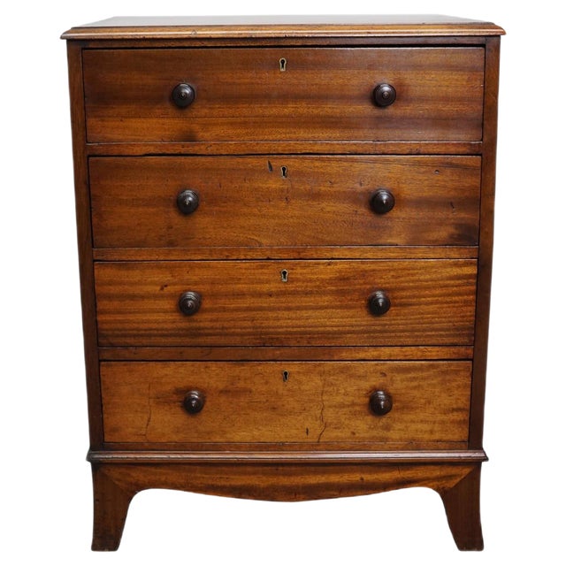 Late Victorian English Mahogany Chest of Drawers, Late 19th Century For Sale