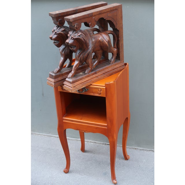 Brown Pair of Large Antique Carved Oak Lions Bookends – 19th Century Renaissance Revival Corbels – Gothic Bookends – Architectural Wood Decor For Sale - Image 8 of 15