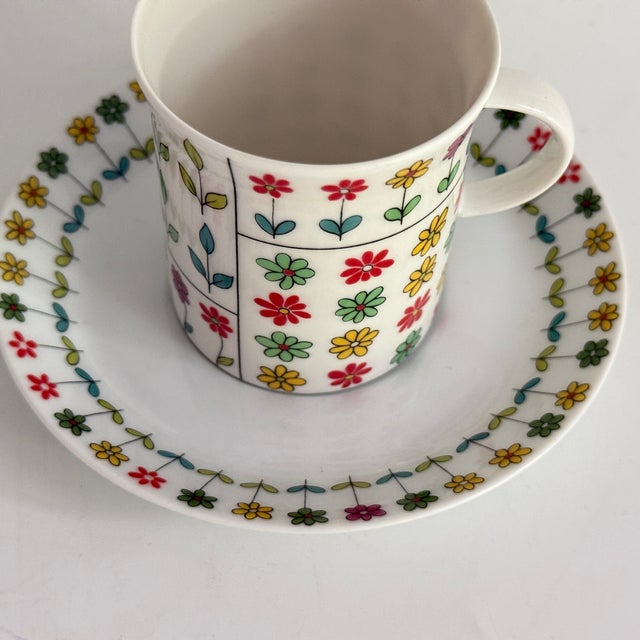 Modern Berlin Parisian Spring Coffee Cup and Saucer by Hans-Theodor Baumann for Rosenthal Germany, 1981, Set of 2 For Sale - Image 3 of 6
