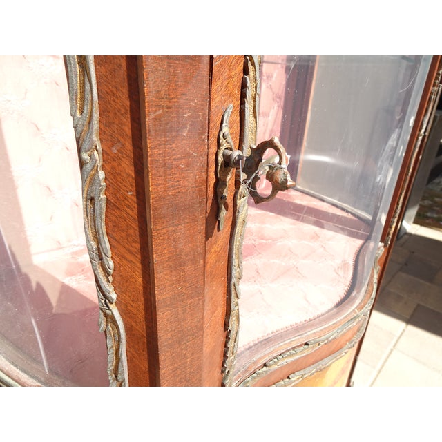 Vintage French Louis XV Vitrine Brass Curio Display Cabinet Made in Spain #2 For Sale - Image 10 of 16