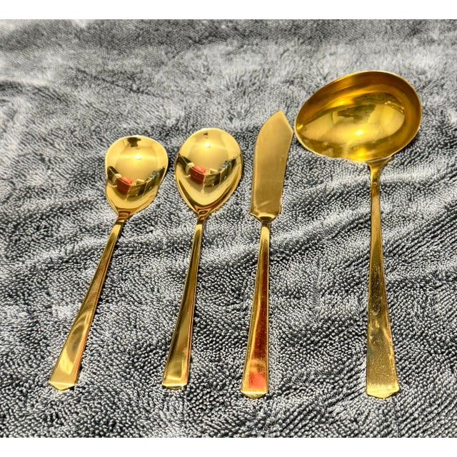 Vintage Mid-Century Dirilyte "Regal" Flatware Set - Solid Golden Bronze - Large 115-Piece Service Assortment With Original 2-Tier Wood Chest For Sale - Image 10 of 12