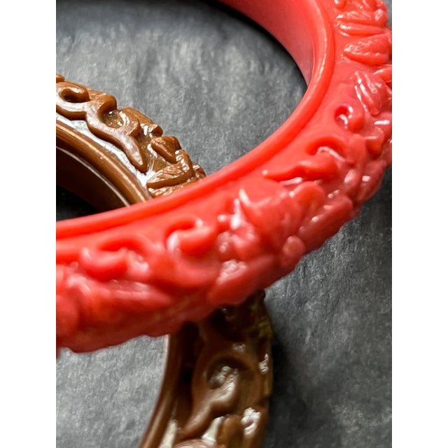 Mid-Century Modern 1980s Pair of Vintage Molded Plastic Bakelite Style Bangle Bracelets – Coral and Brown Floral Relief For Sale - Image 3 of 6