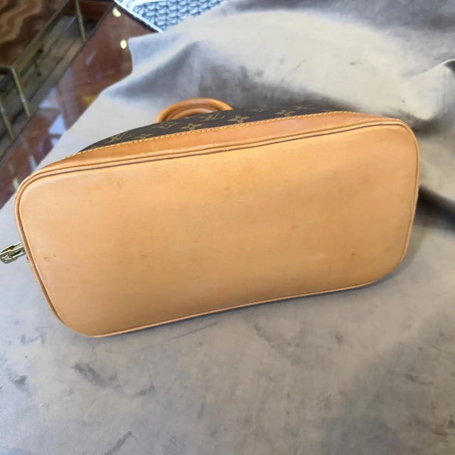 A Late 20th Century Louis Vuitton Monogram Canvas Alma Hand-Bag For Sale - Image 12 of 16