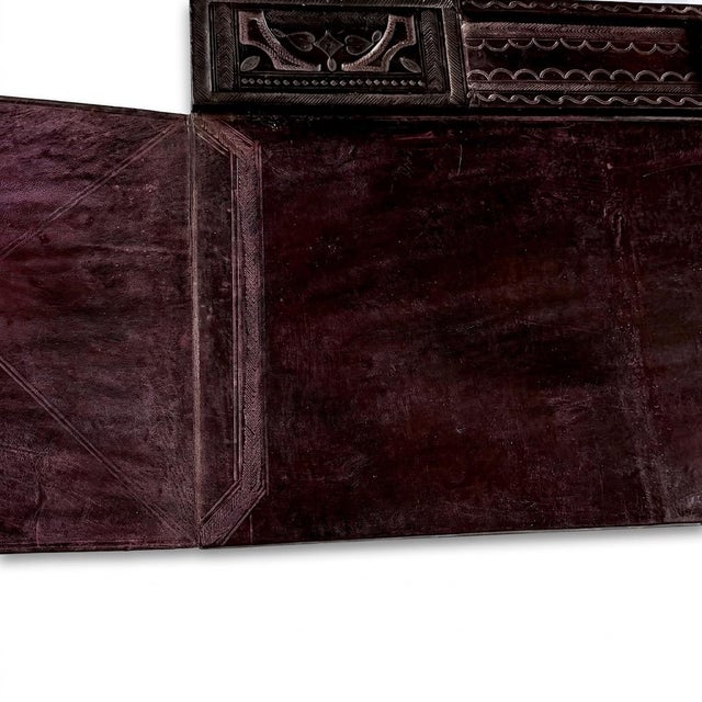 1950s Large 20th Century North African Hand-Tooled Foldable Leather Writing Desk Pad Blotter, 1950s For Sale - Image 5 of 14