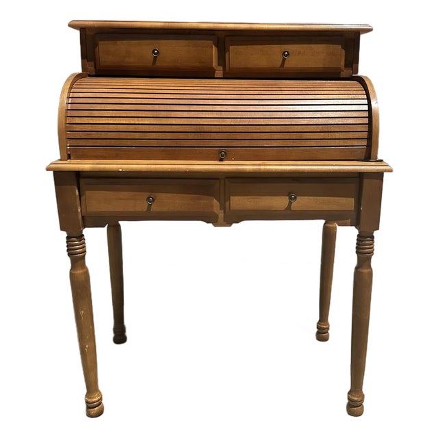 1974 Athens Table Company Roll-Top Writing Desk, Model 799r – Solid Wood With Original Lamp For Sale