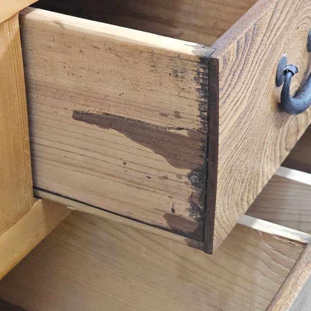 Late Meiji–Taisho Japanese Kanto Mizuya Tansu in Kiri and Figured Keyaki For Sale - Image 12 of 13