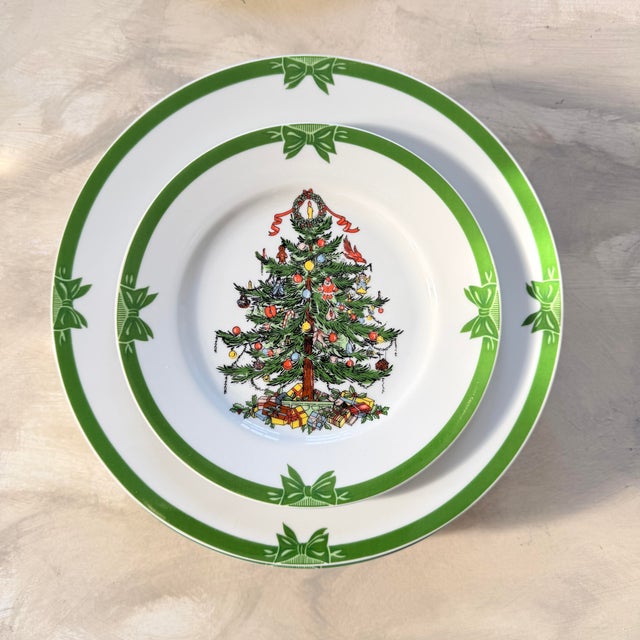 Bright Green MCM Georges Briard Yule Tide 7 5/8” Plates Vintage Christmas Tree Plates - Set of 8 For Sale - Image 8 of 12
