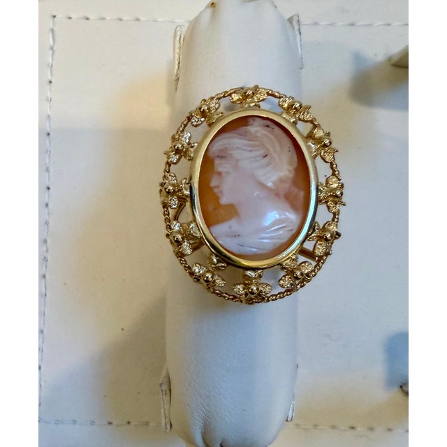 Amethyst Vintage Victorian Carved Shell Lady Cameo Ring in 18 Karat Yellow Gold Size 7 For Sale - Image 8 of 18