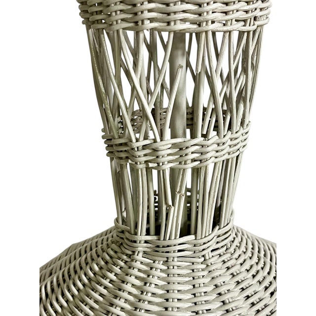 Vintage White Wicker Table Lamp With Matching Woven Shade – Coastal Boho Mid-Century Style 31.5” Tall For Sale - Image 11 of 18