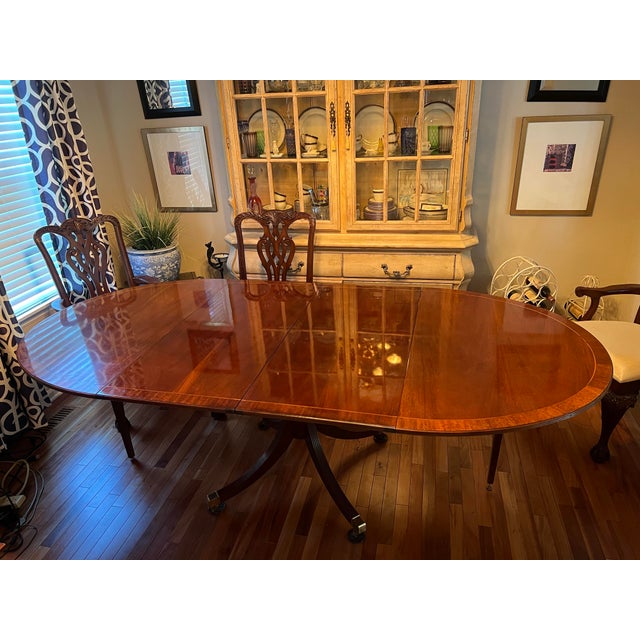 1980s 1980s Baker Furniture Historic Charleston Georgian Banded Mahogany Pedestal Dining Table For Sale - Image 5 of 12