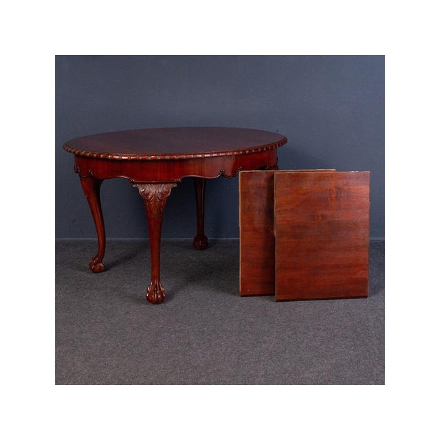 Extendable dining table Period & Style: First third of the 20th century Features - Decorative and elegant piece of...