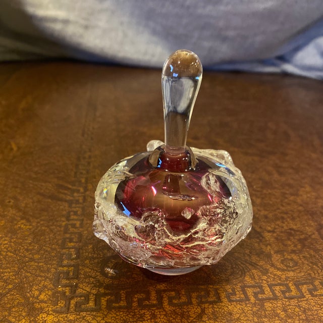 Studio Art Glass Perfume Bottle - Cranberry Core Signed by Artist Loretta Eby For Sale - Image 4 of 10