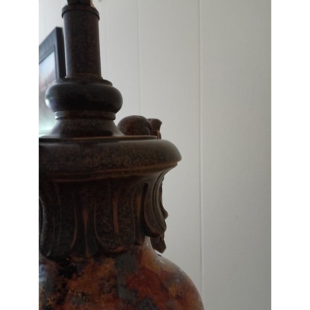 1990s Tuscan Marbled Amber & Bronze Scroll Table Lamp — Old World Revival For Sale - Image 16 of 17