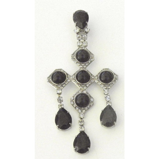 This is part of Chairish’s Fine Jewelry assortment. Gorgeous 1930-40s Large Impressive Haute Couture 4 3/4 in. Drop Runway...