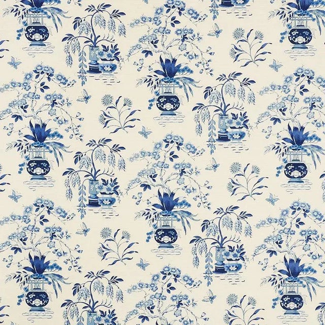 Sample - Schumacher Ming Vase Fabric in Porcelain For Sale