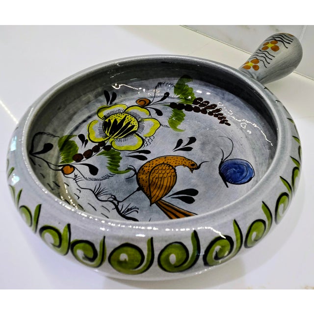 Mid 20th Century José Noé Suro Cerámica Suro Hand‑Painted Mexican Cazuela – Tonalá Folk Art Pottery, Bird & Floral, Mid‑Century For Sale - Image 5 of 9