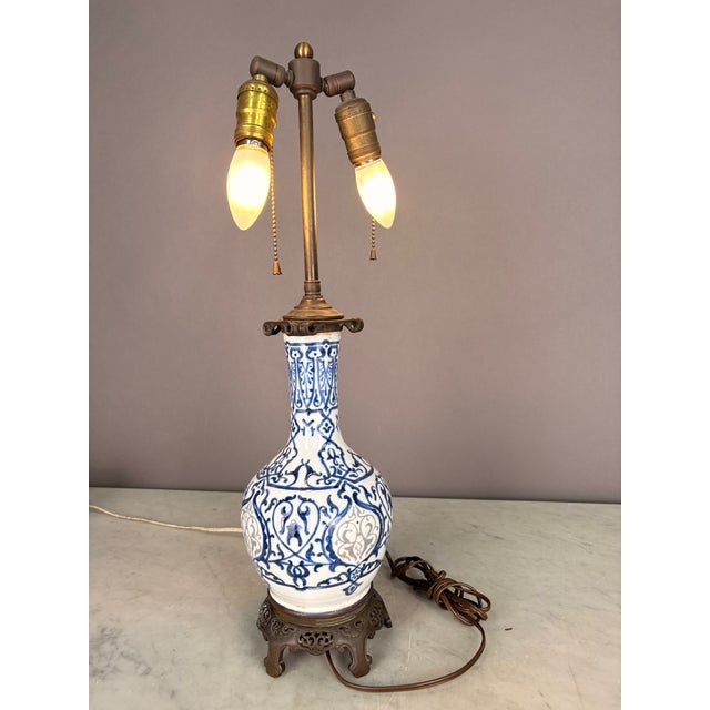 Late 19th Century Blue and White Chinese Porcelain & Brass Table Lamp For Sale In New York - Image 6 of 9