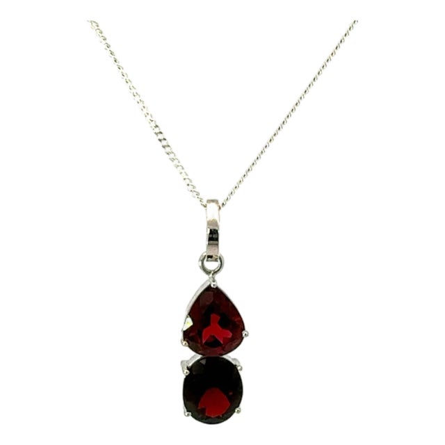 Classic 9.4 Carat Red Garnet Pendant for Women Set in 925 Silver For Sale