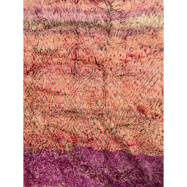 Mid-Century Modern Vintage Beni M’Guild Moroccan Rug – Large Blush and Terracotta Handwoven Wool Carpet For Sale - Image 3 of 12