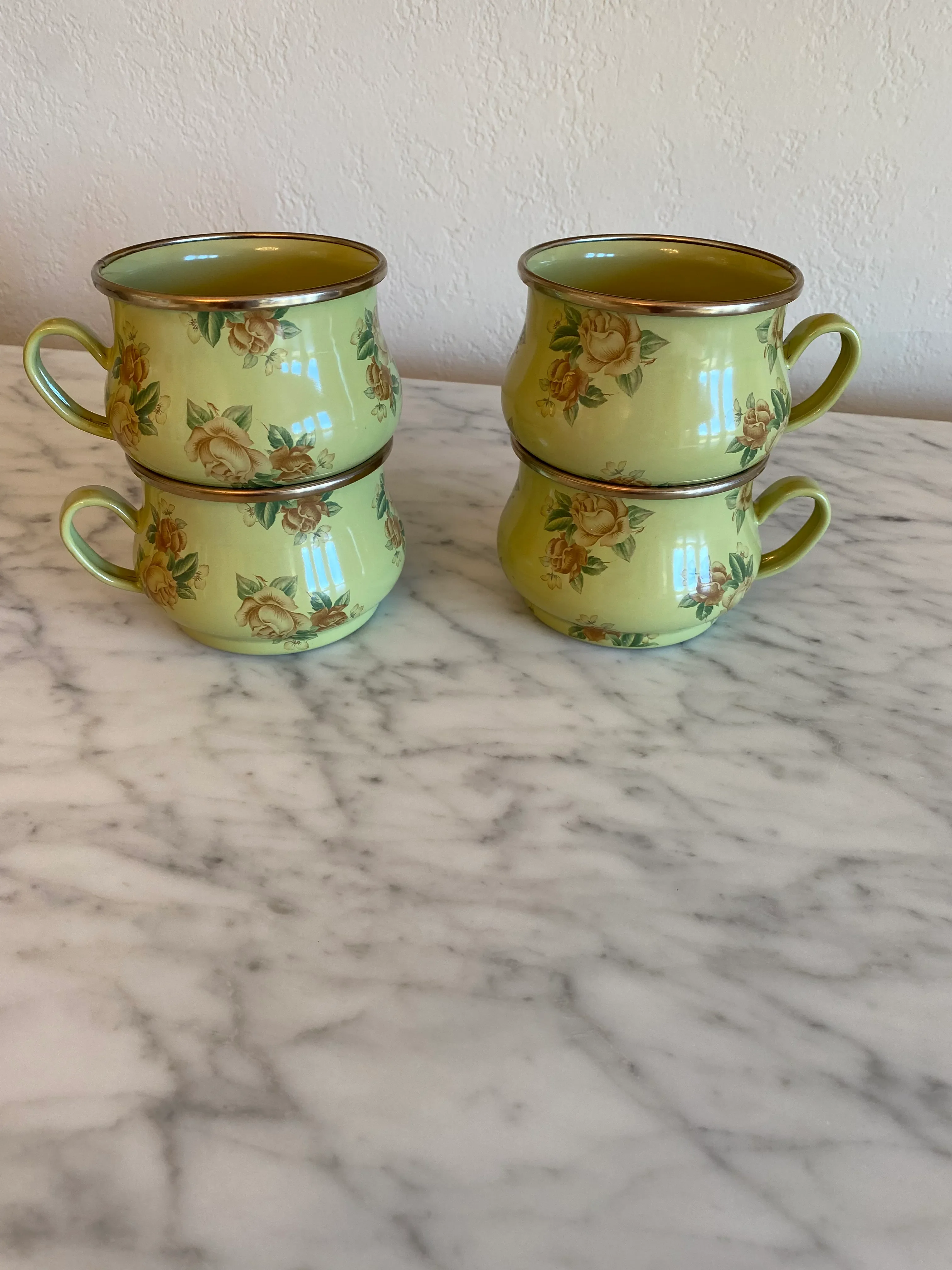 【電話台】綾野製作所 mackenzie マッケンジー 昭和レトロ　ヴィンテージ Vintage 1990s MacKenzie-Childs Enamelware Mugs- Set of 4 | Chairish