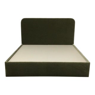 The Expert Collection Rounded Signature Upholstered King Bed – Basil Mohair For Sale