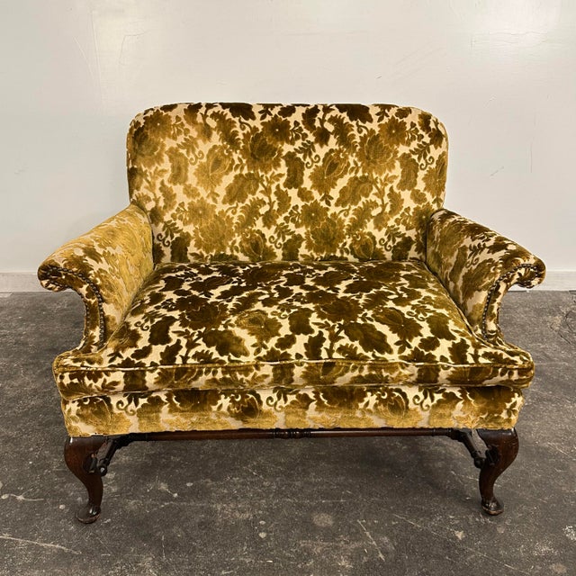 Queen Anne Antique Cut Velvet Queen Anne-Style Floral Settee For Sale - Image 3 of 12