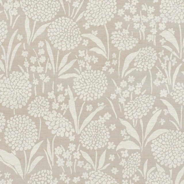 Schumacher Sample - Schumacher Chrysanthemum Shimmer Wallpaper in Moonstone For Sale - Image 4 of 4