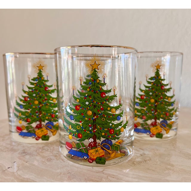 Mid-Century Modern Vintage 1970s Christmas Tree Cocktail Glasses – Retro Holiday Barware - Set of 4 For Sale - Image 3 of 5