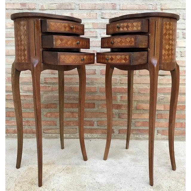 Louis XV Inlaid Walnut 3-Drawer Side Tables or Nightstands with Marquetry, Set of 2 For Sale - Image 10 of 18