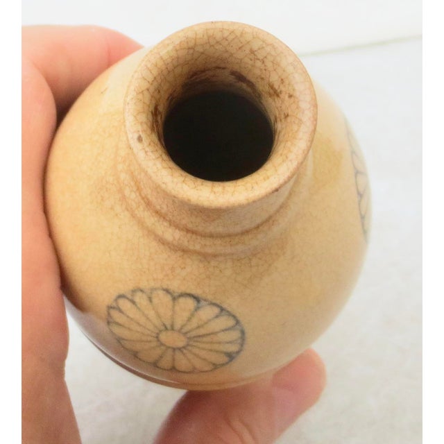 Japanese Taizan Ware Saki Bottle by Taizan Yohei Circa 1870s' Koyoto Japan For Sale - Image 3 of 5
