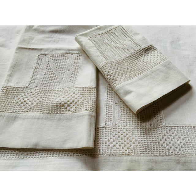Nantucket Estate — 1930s Linen Pillowcase Set With Monogram & Filet Crochet — 2 Cases + 80" Day Cover For Sale - Image 6 of 6