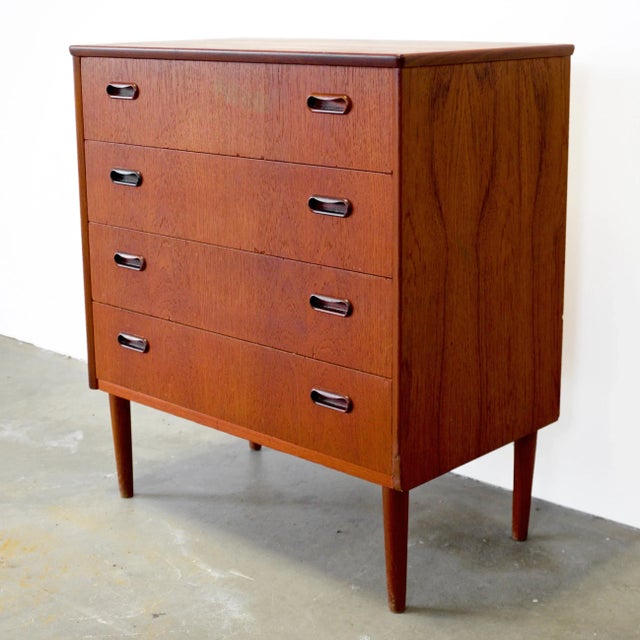 1950s Danish or Swedish Teak Dresser / Chest of 4 Drawers For Sale - Image 5 of 7
