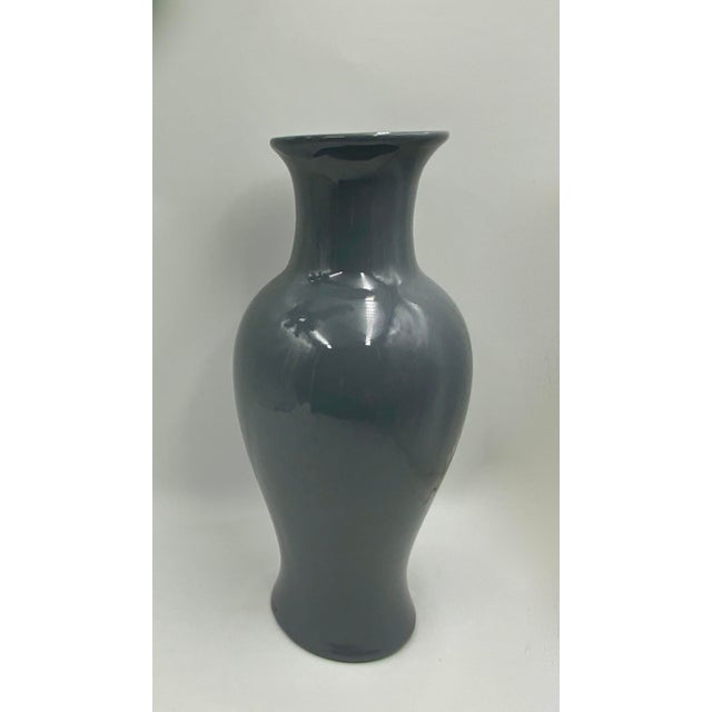 Gray 1984 Haeger #4170 American Made Gray Vase with Sticker on Base For Sale - Image 8 of 11