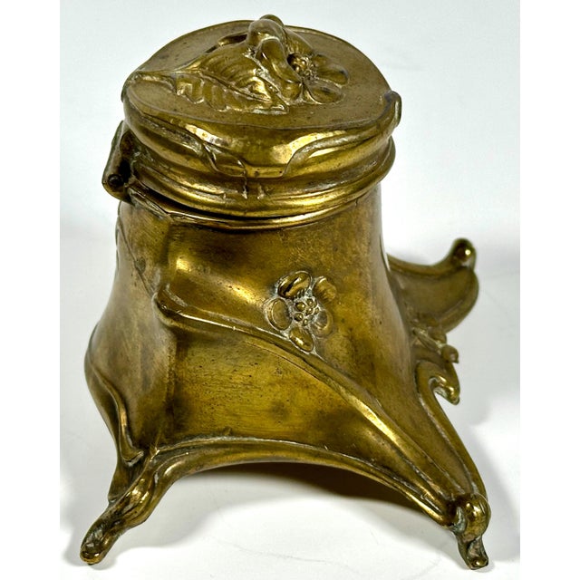 Early 20th Century Art Nouveau Jennings Bros. Ormolu Inkwell with Milk Glass Insert For Sale - Image 5 of 10