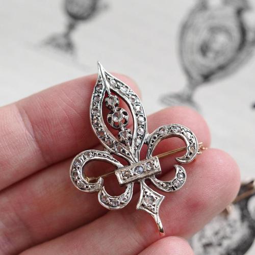 Antique French 18 Karat Gold and Silver Fleur de Lys Brooch with Diamond, 1900s For Sale - Image 6 of 18