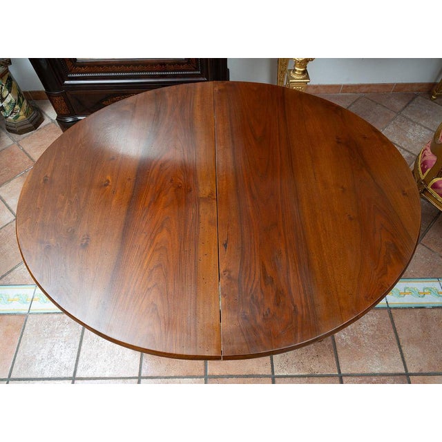 Antique extendable Louis Philippe Neapolitan table in solid walnut from the first half of the 19th century. The oval-...