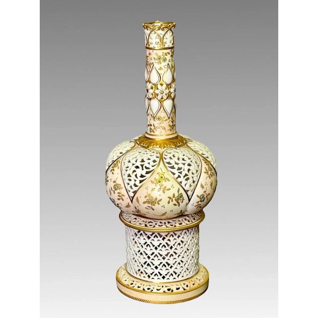 Chamberlain Worcester Porcelain Exceptional Grainger & Co. Worcester Pierced Reticulated Porcelain White & Gilded Vase / Vessel, Attr. Alfred Barry, (Aesthectic Period / Orientalist) For Sale - Image 4 of 8