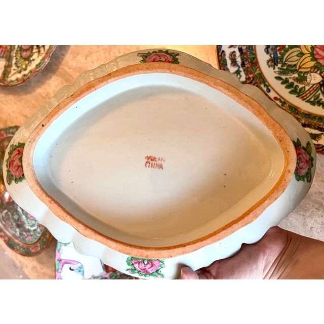 Large Vintage Chinese Export Rose Medallion Porcelain Collection – 188-Piece Estate Set For Sale - Image 12 of 17