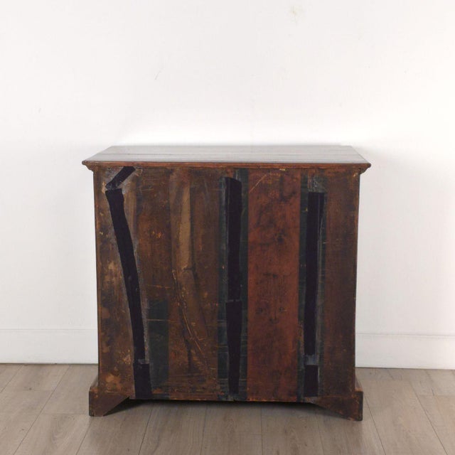 Queen Anne Chest of Drawers, England Circa 1710 For Sale In San Francisco - Image 6 of 12