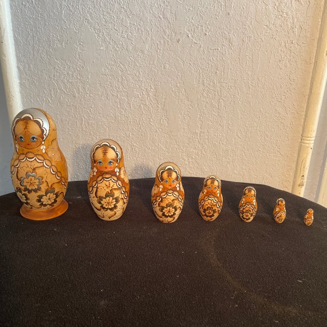1990’s Vintage Signed Sergiev Posad Pytography Nesting Dolls - 7 Piece Set For Sale - Image 4 of 6