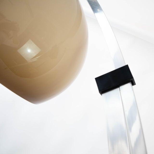 Beige Space Age Arc Floor Lamp with Travertine Base attributed to Goffredo Reggiani, Italy, 1970s For Sale - Image 8 of 11