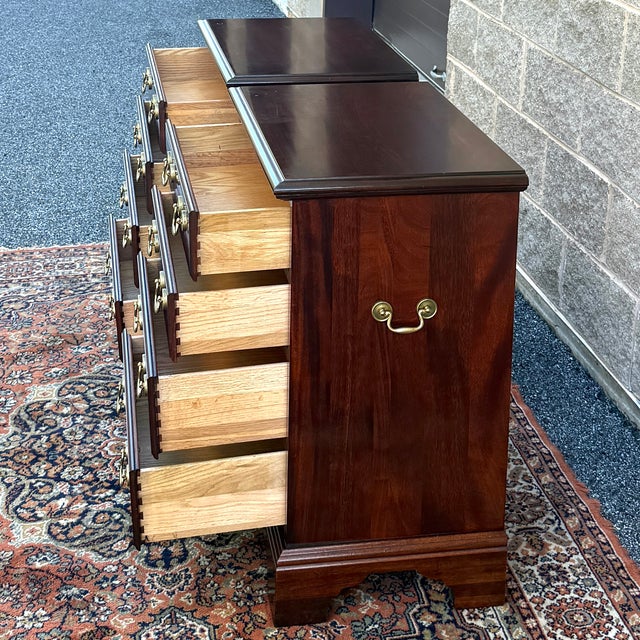 American Vintage Chippendale Solid Mahogany 4 Drawer Nightstand Chests Attr. Crescent Furniture For Sale - Image 3 of 14